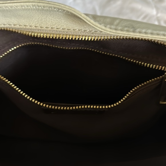 Weaved design cream cross body purse - Picture 6 of 7